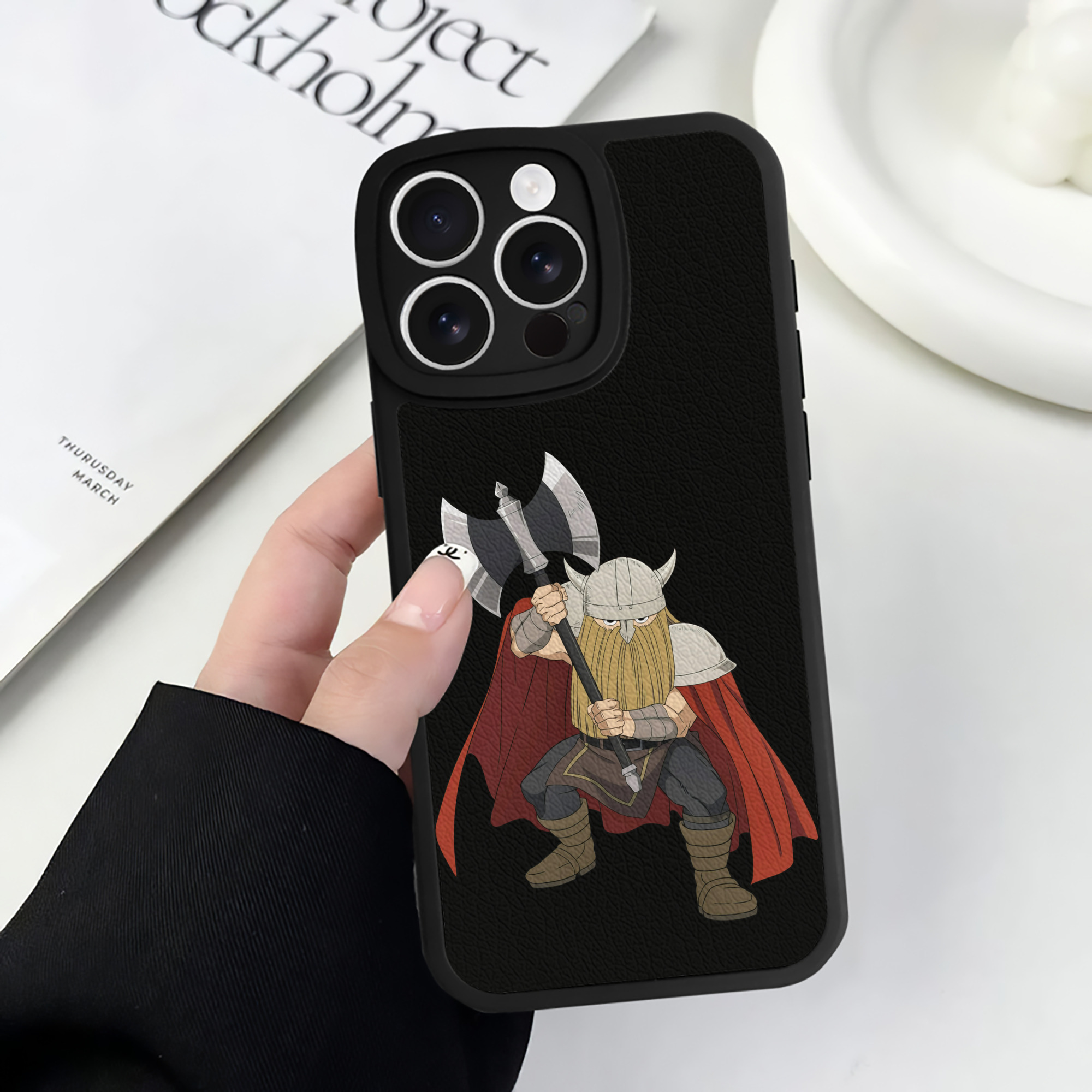 （画像用） 葬送のフリーレン Frieren 【iPhone 16シリーズ対応】シリコンスマホケース（レザー調） 材質：シリコン